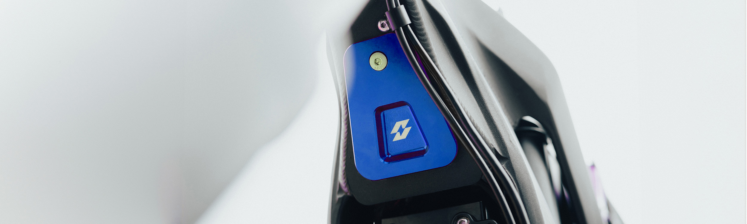 Full-E Charged Horn Delete Airtag™ Mount Blue