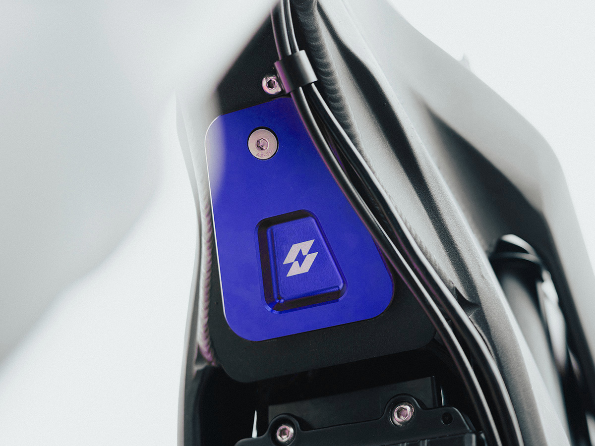 Full-E Charged Horn Delete Airtag™ Mount Blue