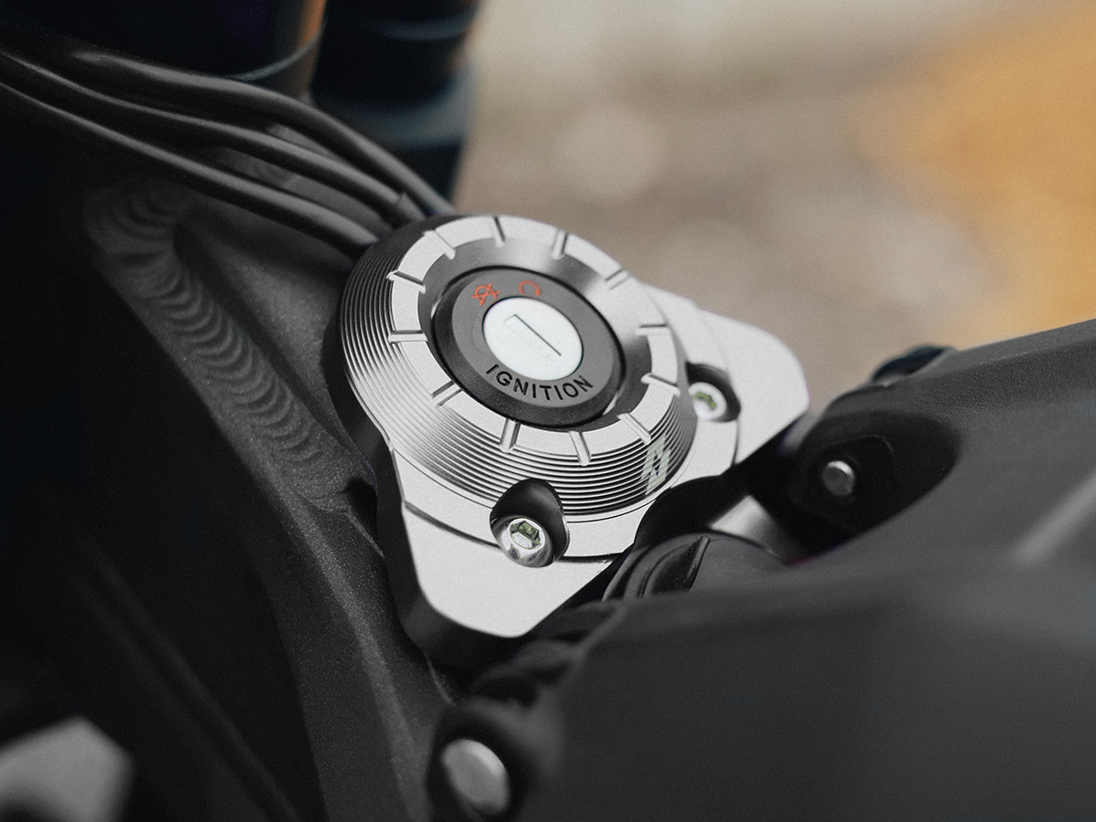 Full-E Charged Ignition Mount Plate Silver